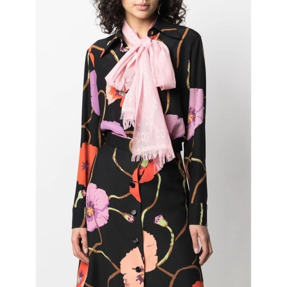 NWT GUCCI GG Logo Shaby pink scarf